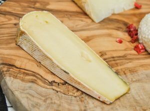 cheese board ideas which cheeses to buy how to st nectaire